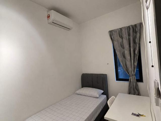 Cozy and Affordable Male Unit Single Room 5min ‍♂️to UOW | Near AEON SHAH ALAM, MSU