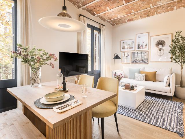 Cozy and bright apartment in L'Eixample