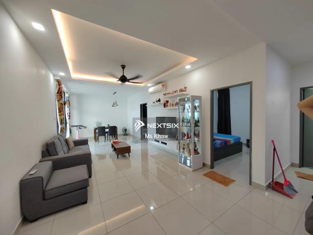 Cozy and low density condominium, corner unit and 2 parking lot