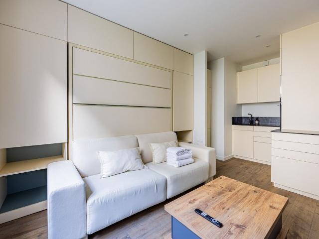 Cozy Apartment in Neuilly Sur Seine near Arc de Triomphe