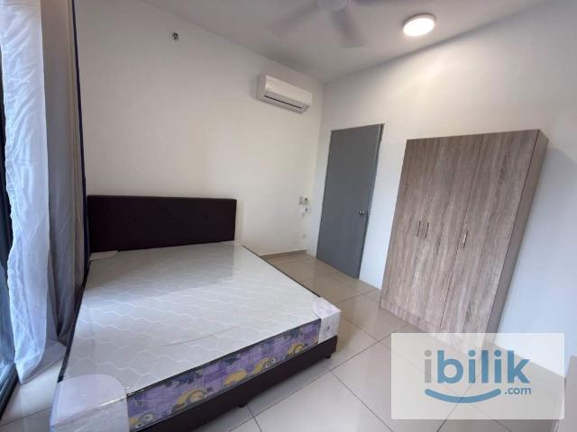 Cozy Balcony Room D'Quince Residence @ Damansara Perdana | Female Unit | Fully Furnished