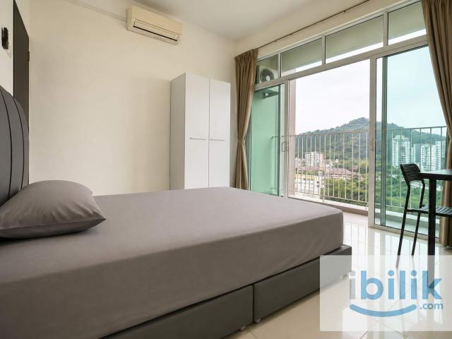 Cozy Balcony Room For Rent @ Sierra East Condominium
