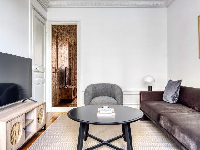 Cozy Batignolles One Bedroom Apartment Awaits!, Paris Amsterdam Apartments for Rent