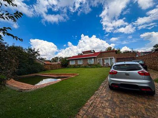 cozy brick faced home, perfect for a.