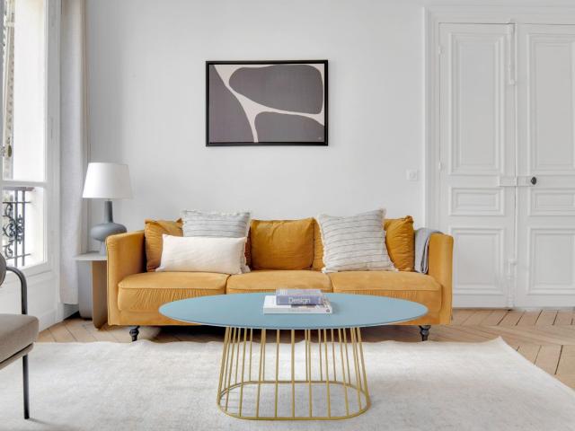 Cozy Chaillot Apartment: Move In Ready Comfort