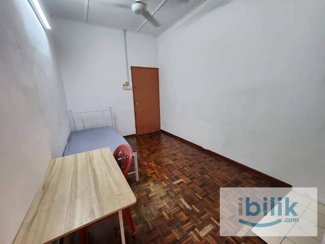 Cozy& comfort room rent landed house
