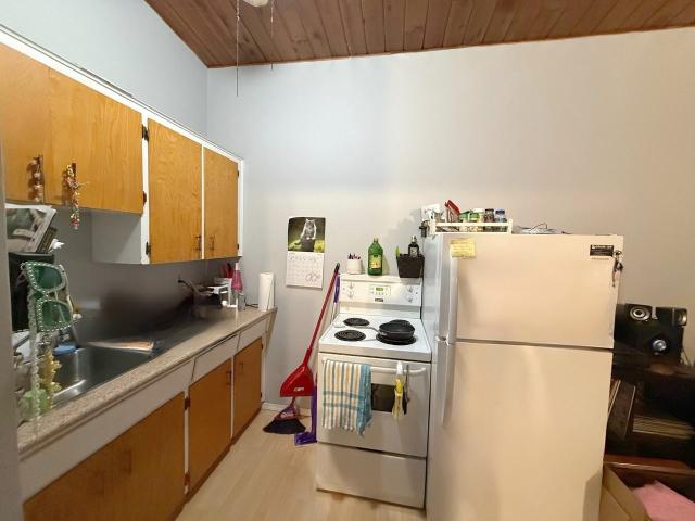 COZY Crescent Heights Studio with Kitchen & AMAZING Location! Studio Apartment for Rent at 4, Calgary, AB T2E None Williston Heights Mountview