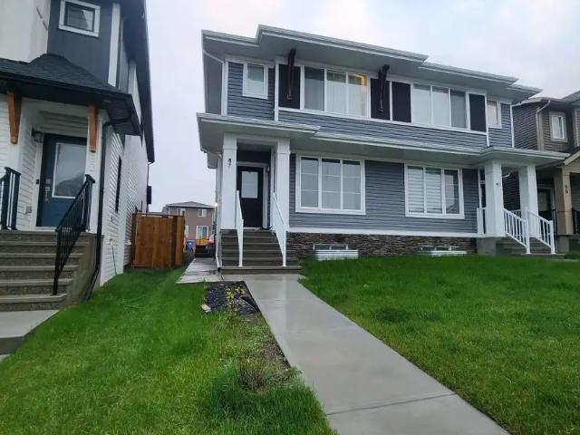 Cozy Duplex in NW Calgary, walking distance to Shopping Center & Amenities!