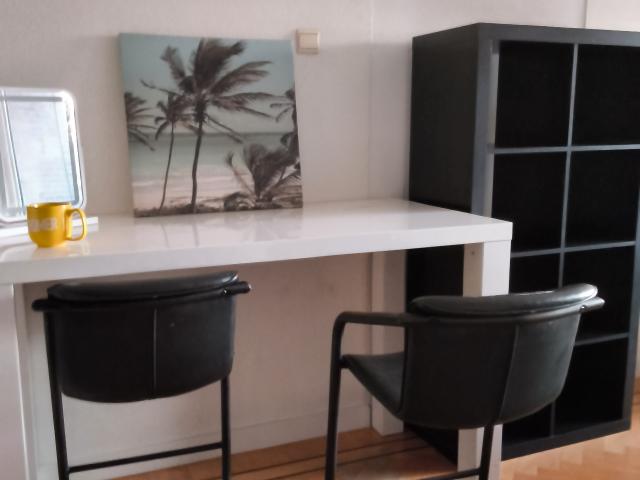 Cozy Double Room Close to Metro