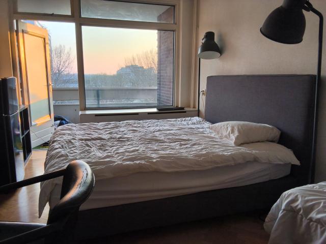 Cozy Double Room Close to Metro