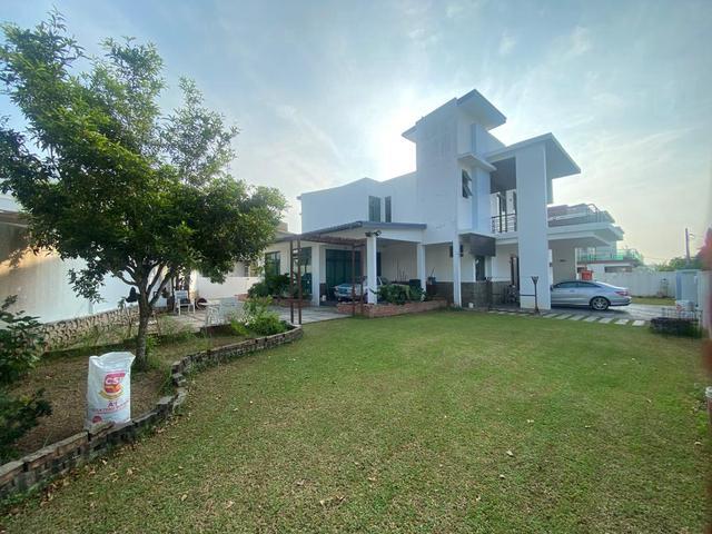 Cozy Double Storey Bungalow at Taman Vista Kirana Tiara Ozana