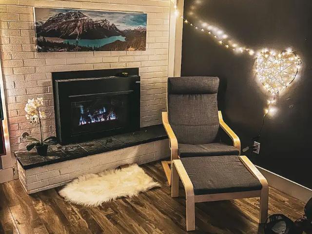 Cozy Elbow Park Basement Suite Includes Utilities!