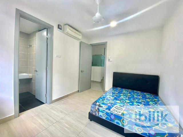 Cozy Fully Furnished MEDIUM Room @ D’Island Residence Puchong Lakeside Living near Restaurant TESCO Mall IOI