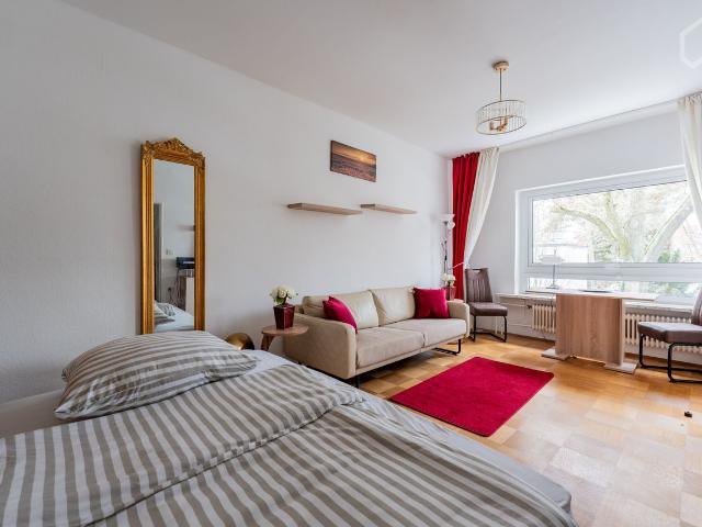 Cozy furnished 1 room apartment with parking space in quiet Berlin Grunewald location, Berlin Amsterdam Apartments for Rent