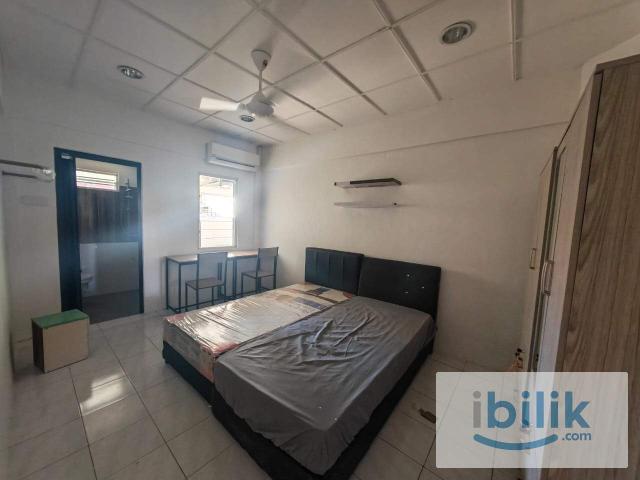 Cozy Female Master room twin sharing Corner Double Storey opposite Vivacity Mall, Tabuan Jaya and Swinburne University