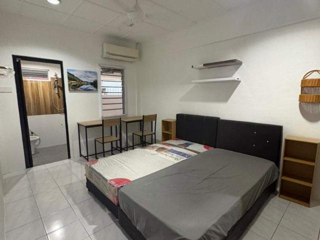 Cozy Female Master room twin sharing Corner Double Storey opposite Vivacity Mall, Tabuan Jaya and Swinburne University