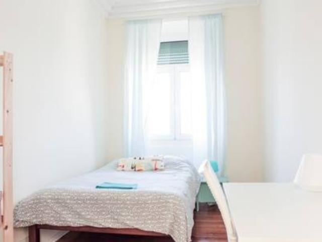 Cozy guest room close to Anjos