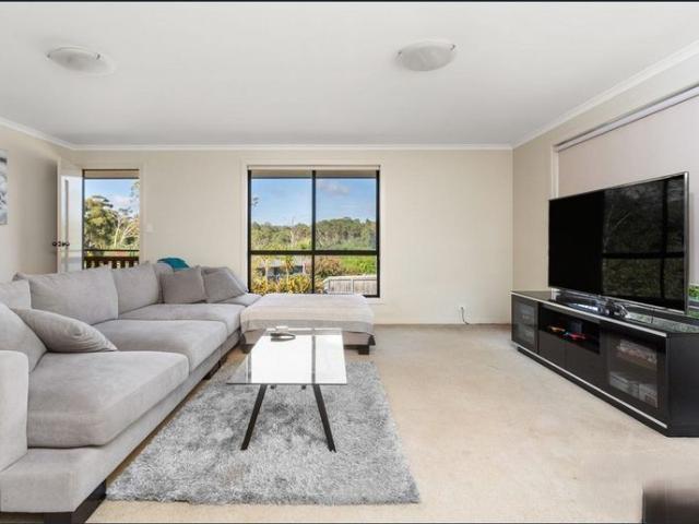 Cozy Legana Living Awaits You!