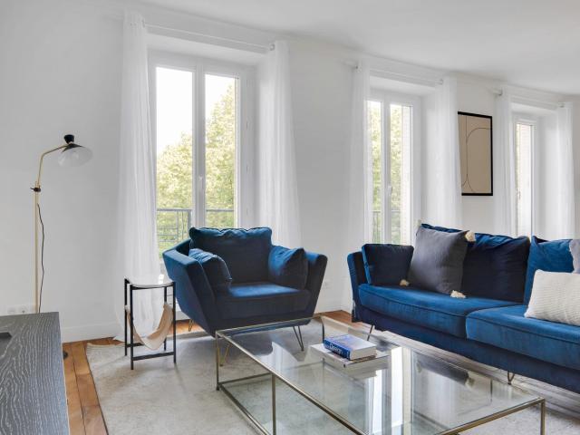 Cozy Paris Retreat with Stunning City Views