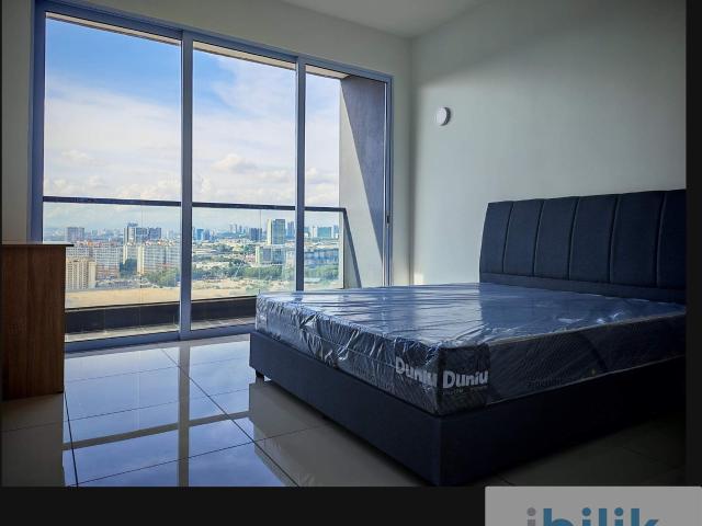 Cozy Queen Bed Room Quality Furnishings