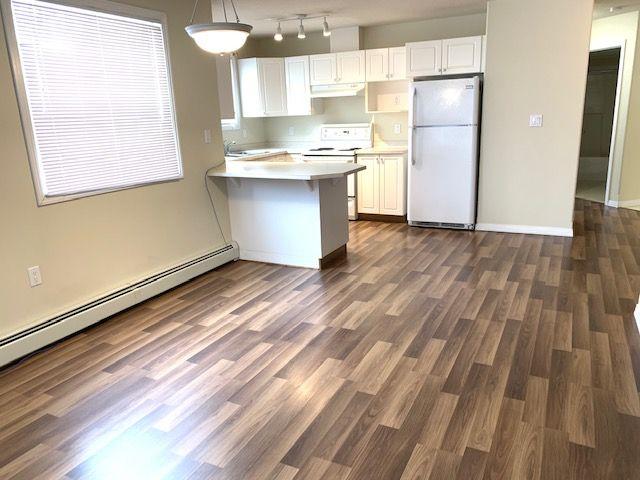Cozy Red Deer Condo! 2 Bedrooms! Close to The Hospital! AMAZING VIEWS!