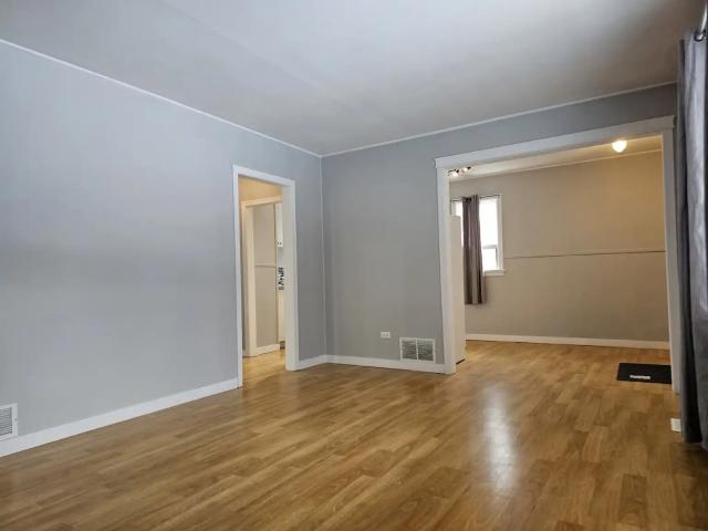 COZY RENFREW 3 BEDROOMS HOUSE + FINISHED BASEMENT WITH 2 ADDITIONAL ROOMS