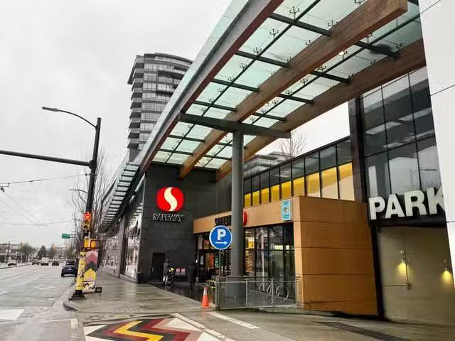 Nice Retail for lease in Vancouver, Vancouver West, 8437 Granv.