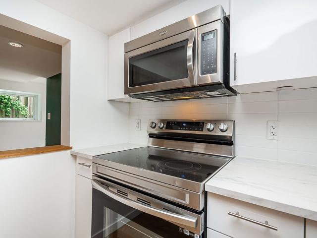Cozy Retreat in Grandview Woodland: 1 Bed Basement Unit with Flex Space