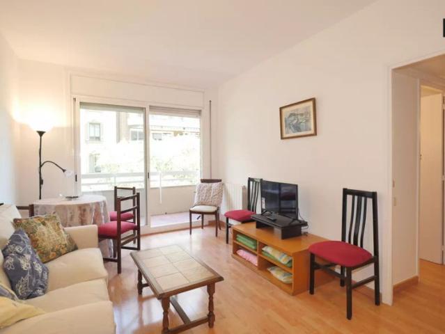 Cozy room in 4 bedroom apartment in Esquerra Eixample