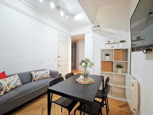 Cozy room in Calle Velázquez