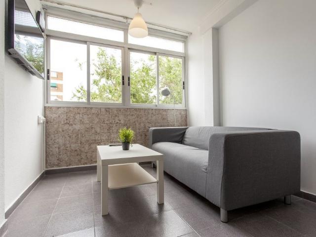 Cozy room in Algirós