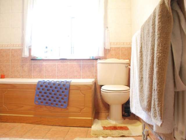 Cozy room in large shared apartment in Killiney, Dublin