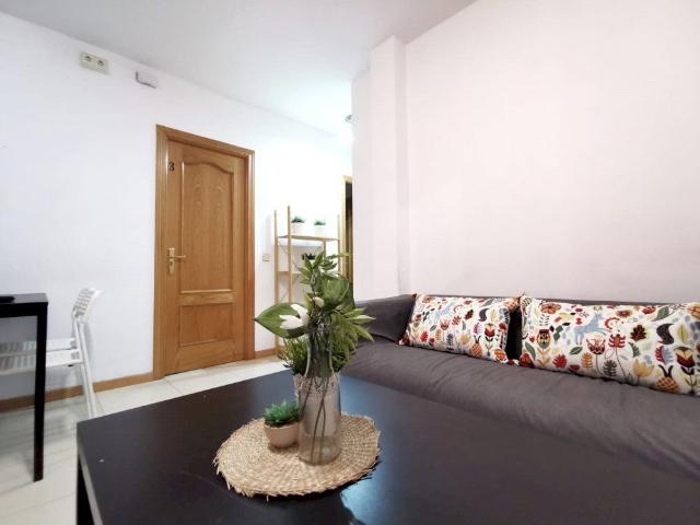 Cozy room in Madrid, in Velázquez Street