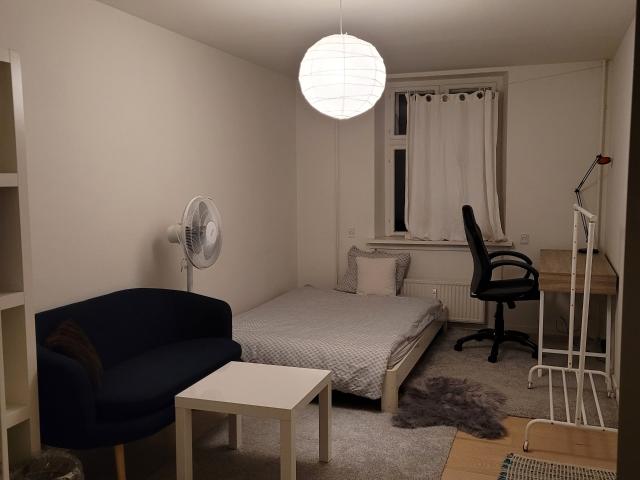 cozy room in shared apartment, suitable for student and professionals, close to central st