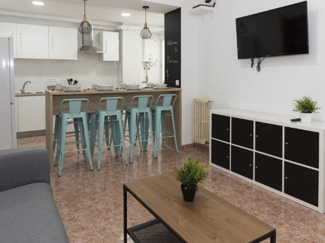 Cozy room in Paseo de los Pontones street