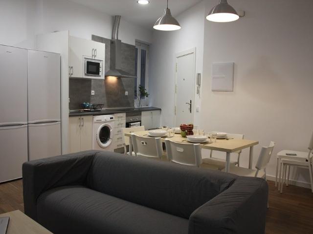 Cozy room in Valencia Street, Madrid