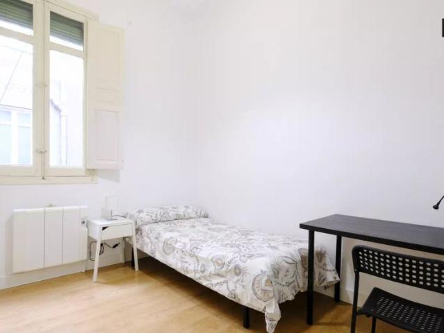 Cozy room with window with street view in shared apartment, Puerta del Sol