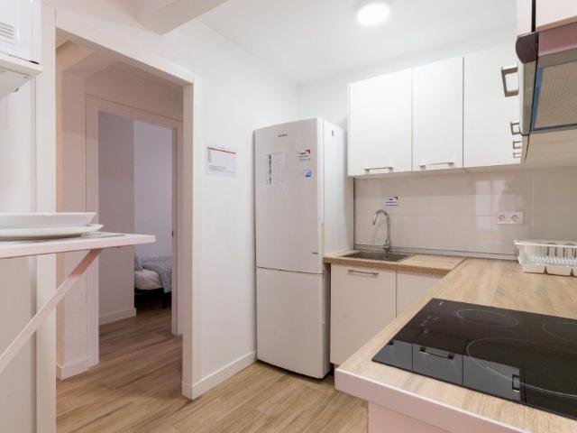 Cozy room with balcony in Calle Paseo de Moreras