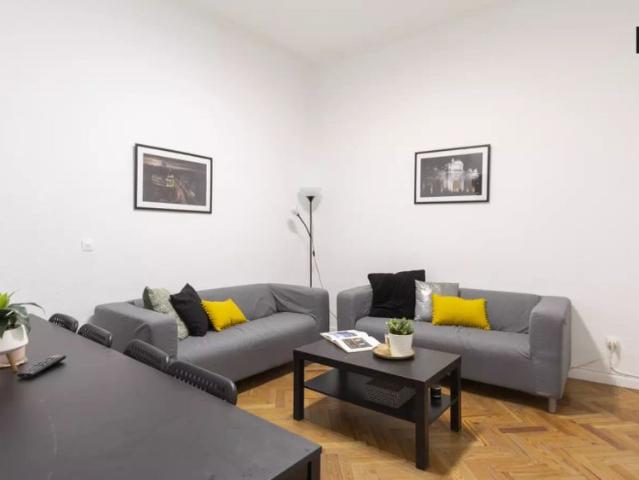 Cozy room with heating in shared apartment, Gran Via