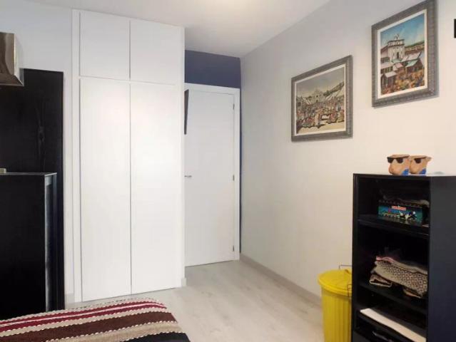 Cozy room with single bed for rent near Chamberí