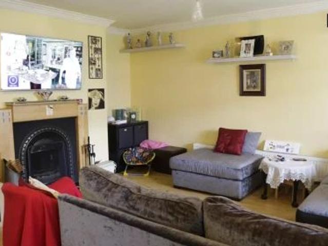 Cozy room to rent in 3 bedroom house in Ballymun