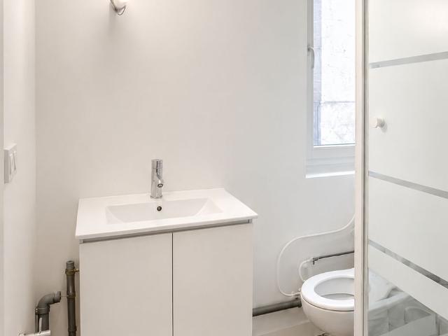 Cozy studio in lively neighborhood, Paris Amsterdam Apartments for Rent