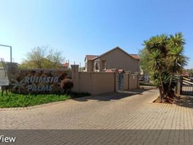 cozy & secure 1 bedroom townhouse in.