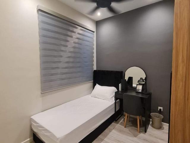 Cozy Single Room New Renovation With Modern Design I 5 mins to MRT