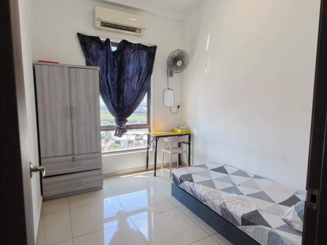 Cozy single room at tree sparina near airport n f. I.z bayan lepas
