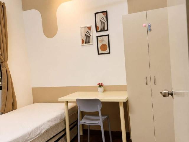 Cozy Small Room
