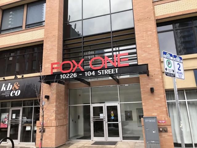 Cozy Two Bedroom Downtown Condo near Ice District