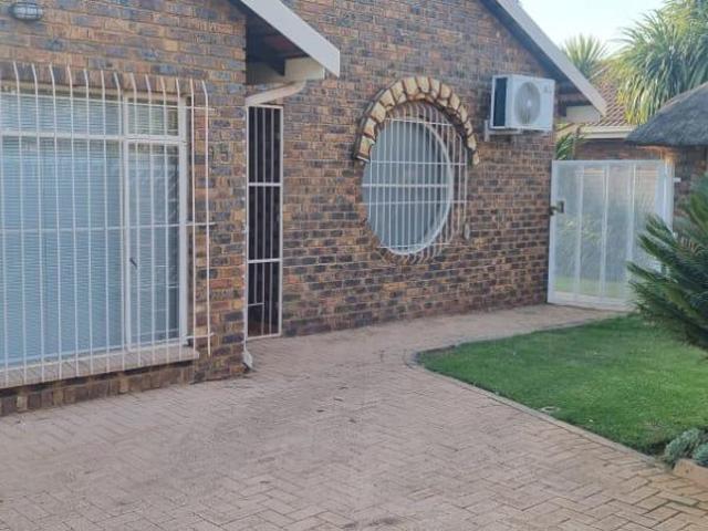 Cozy Two Bedroom House Risiville Meyerton