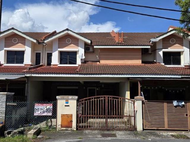 Cozy terrace for sale at Sungai Buloh Country Resort