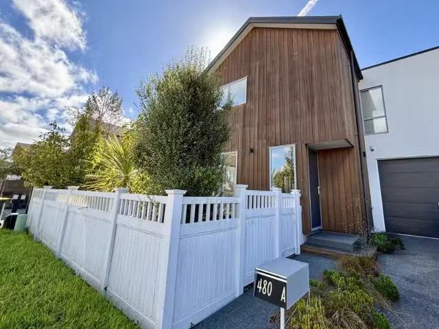 Charming Three Bedrooms Two Bathroom Townhouse – First Nationa.